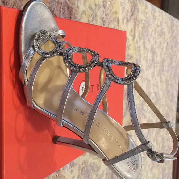 Gorgeous Ivanka Trump Shoe! - Picture 5 of 6